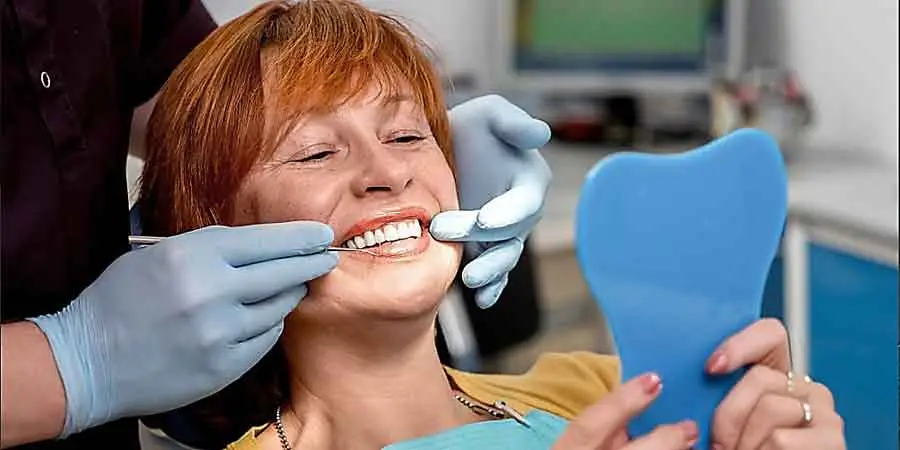 Women-with-Dentures